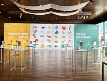 © VIG VIG AGM 2024 Dining room; bar tables in front of billboard