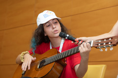 13-year-old Keta  played the guitar and sang in Georgian about the sun, the moon and love. 