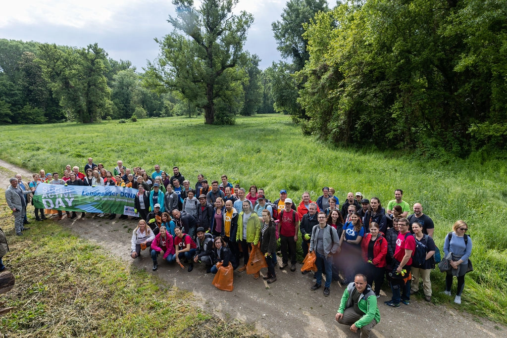 Employees of Donau Versicherung volunteering on Social Active Day