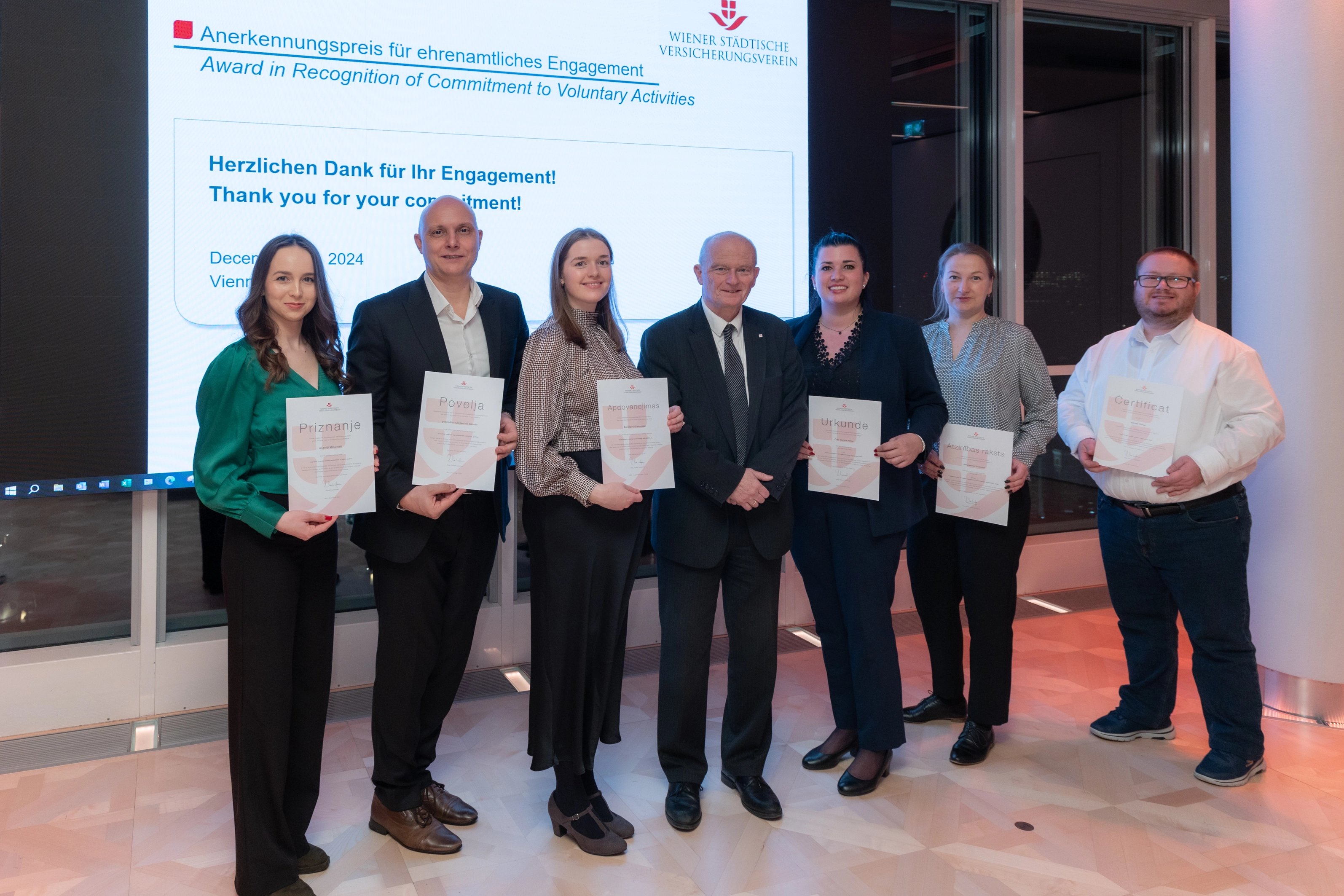 Gruppenfoto der Preisträgerinnen des Anerkennungspreises für ehrenamtliches Engagement