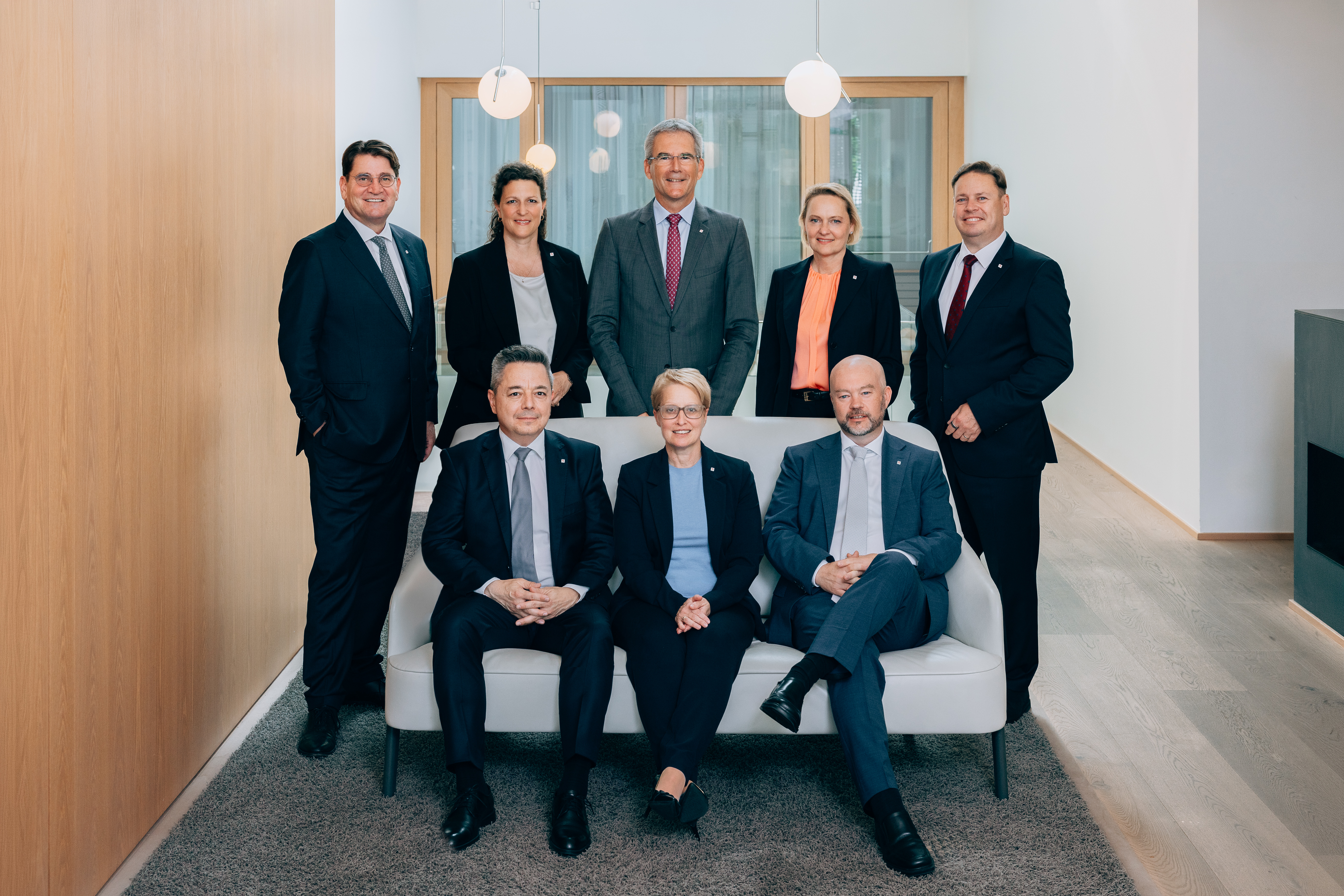 VIG Vorstandsteam 2026, 1. Reihe v.l.n.r.: Gábor Lehel, Judit Havasi, Christoph Rath; 2. Reihe vv.l.n.r.: Peter Höfinger, Sonja Raus, Hartwig Löger, Liane Hirner, Gerhard Lahner