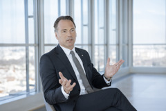 © Marlene Fröhlich_luxundlumen.com Vorstandsmitglied Harald Riener in Interviewsituation