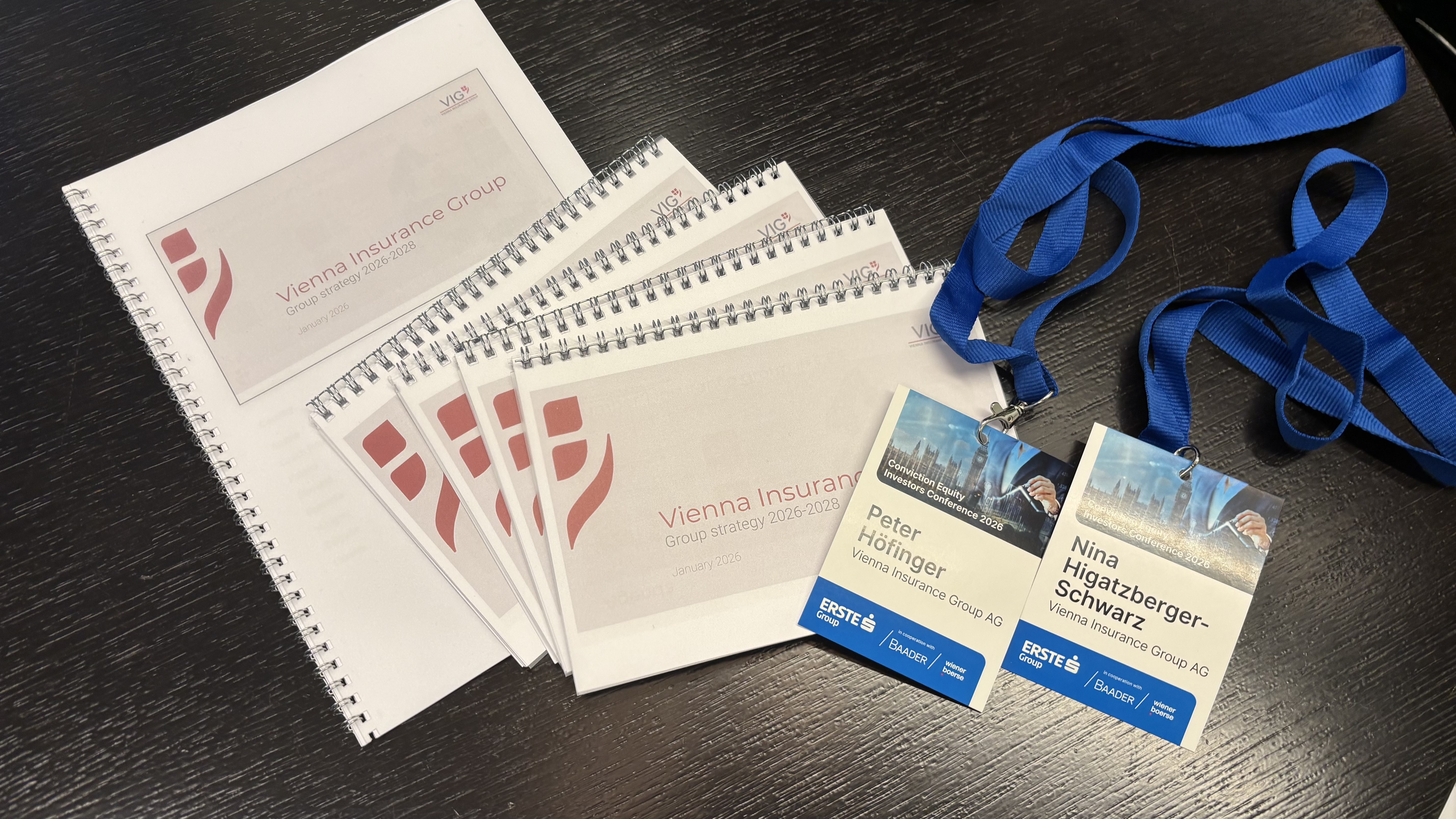 A stack of presentations and two lanyards for Peter Höfinger (Deputy CEO) und Nina Higatzberger-Schwarz (Head of IR) at the Conviction Equity Investors Conference 2026