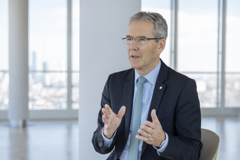 © Marlene Fröhlich_luxundlumen.com CEO Hartwig Löger in Interviewsituation