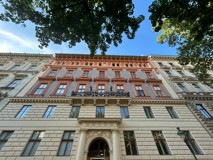 Fassadenansicht des sanierten Otto-Wagner-Hauses am Wiener Schottenring