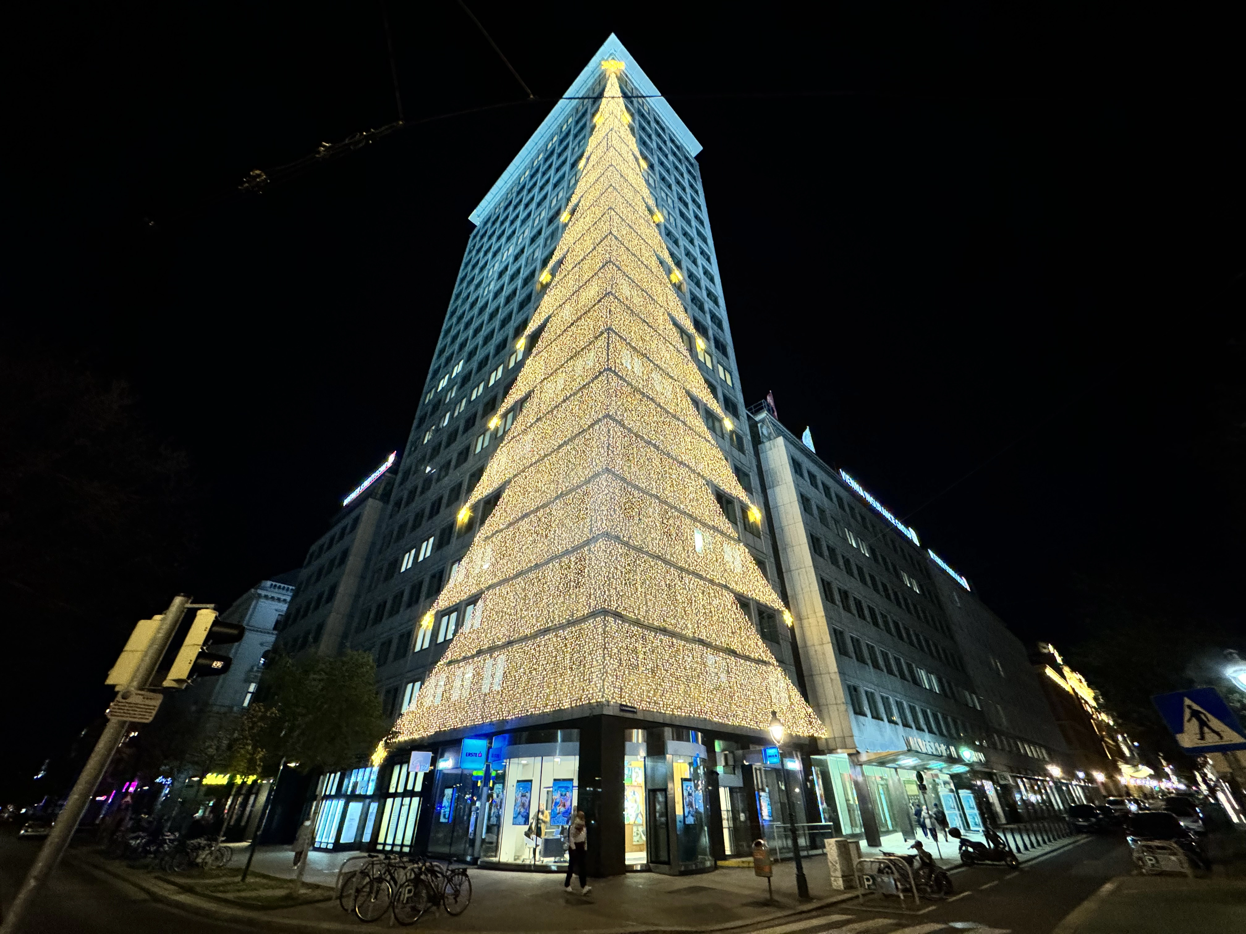 © VIG Christmas Tree at Ringturm 2023