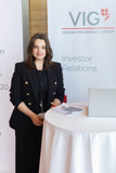 VIG HV 2026 IR Stand von einer Mitarbeiterin betreut