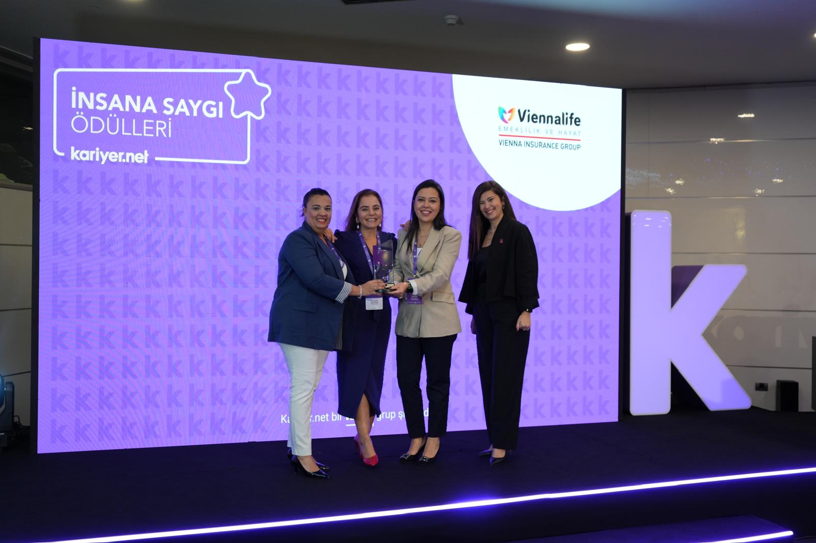 Mitarbeitende der türkischen VIG-Gesellschaft Viennalife erhalten "Respect For People" Award