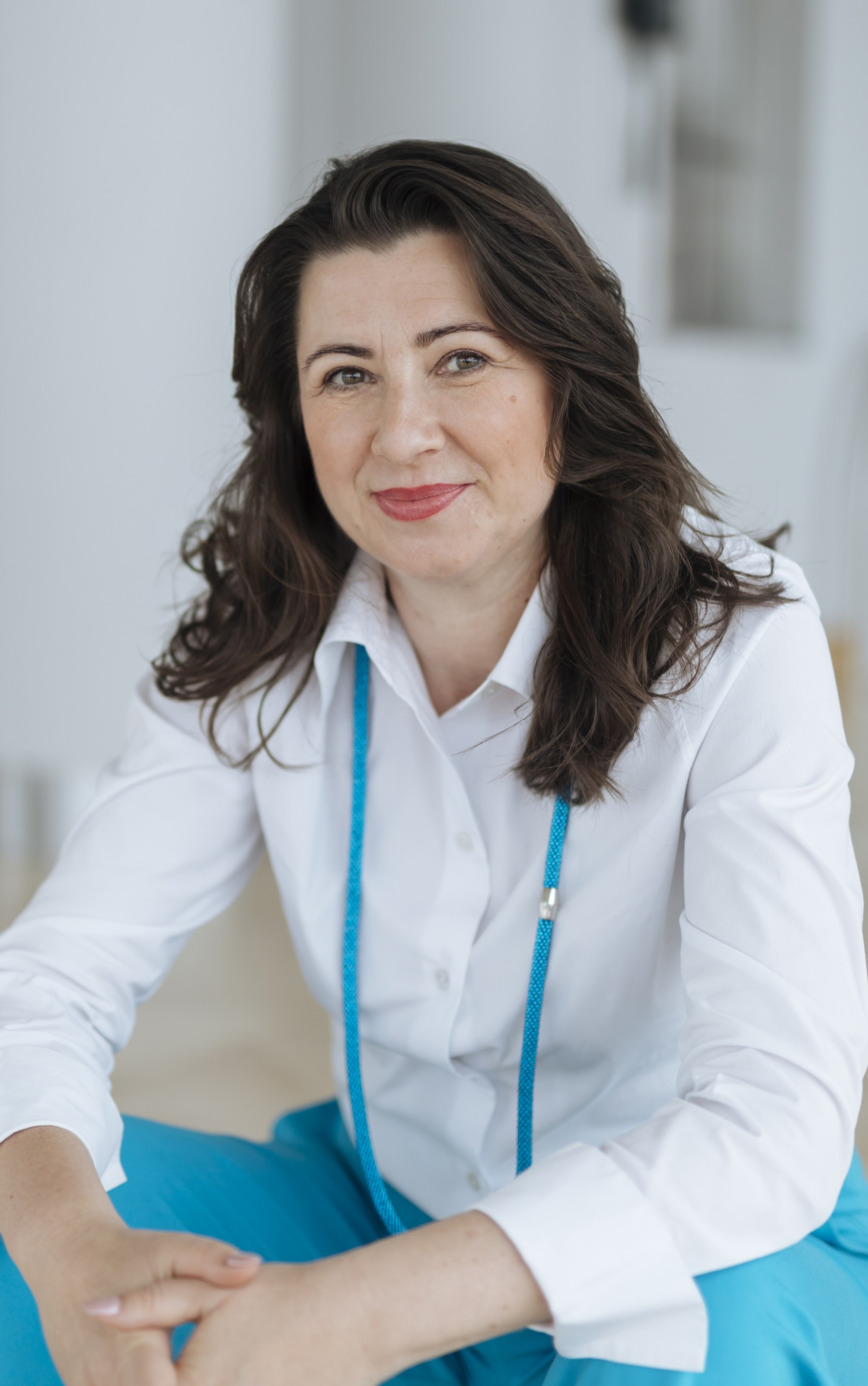 Katarzyna Poremba, VIG Corporate Business is sitting on stairs