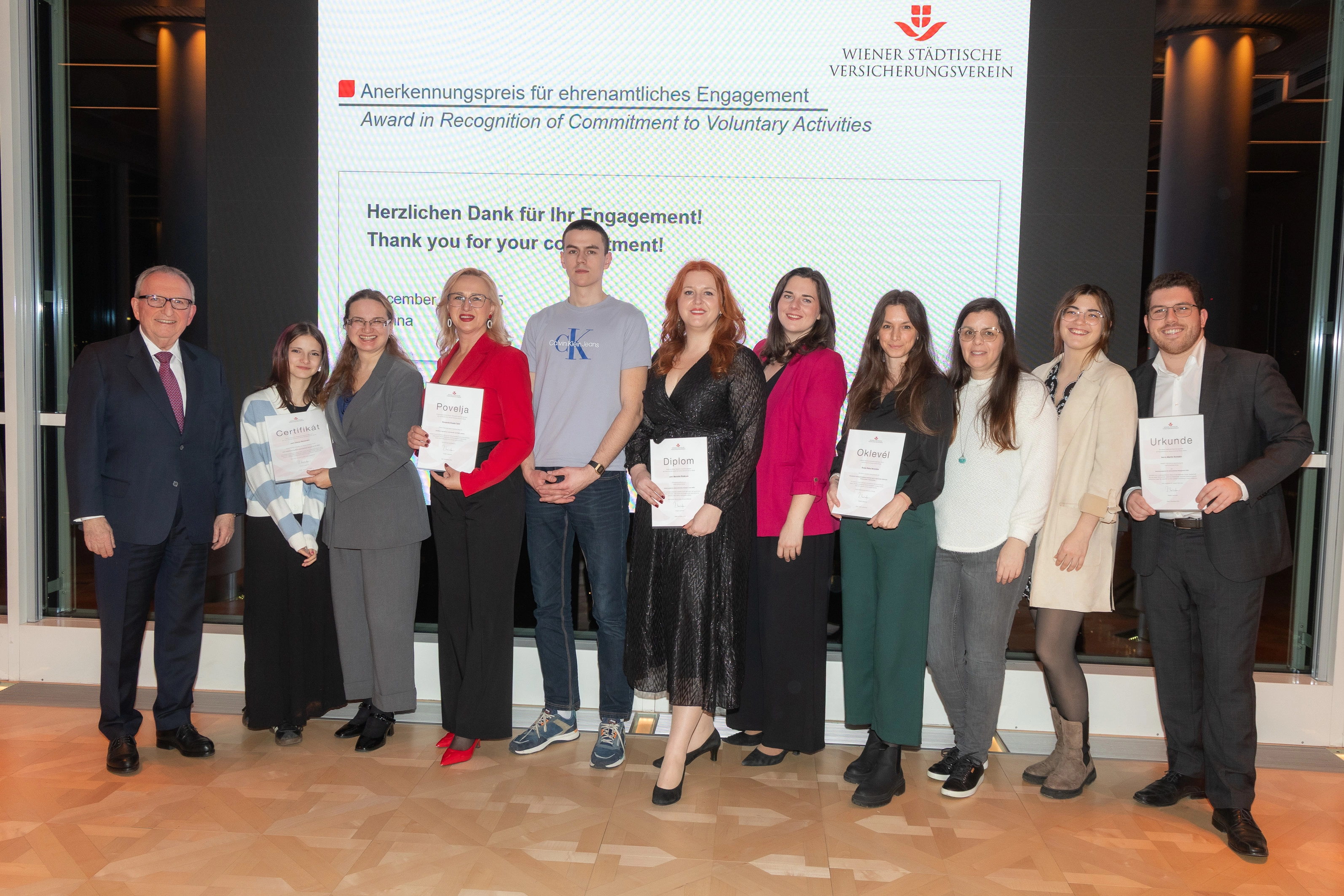 Gruppenfoto der Preisträgerinnen des Anerkennungspreises für ehrenamtliches Engagement 2025.