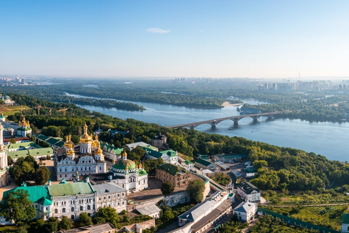 © Shutterstock, Pandora Pictures Luftaufnahme von Kiew, Ukraine
