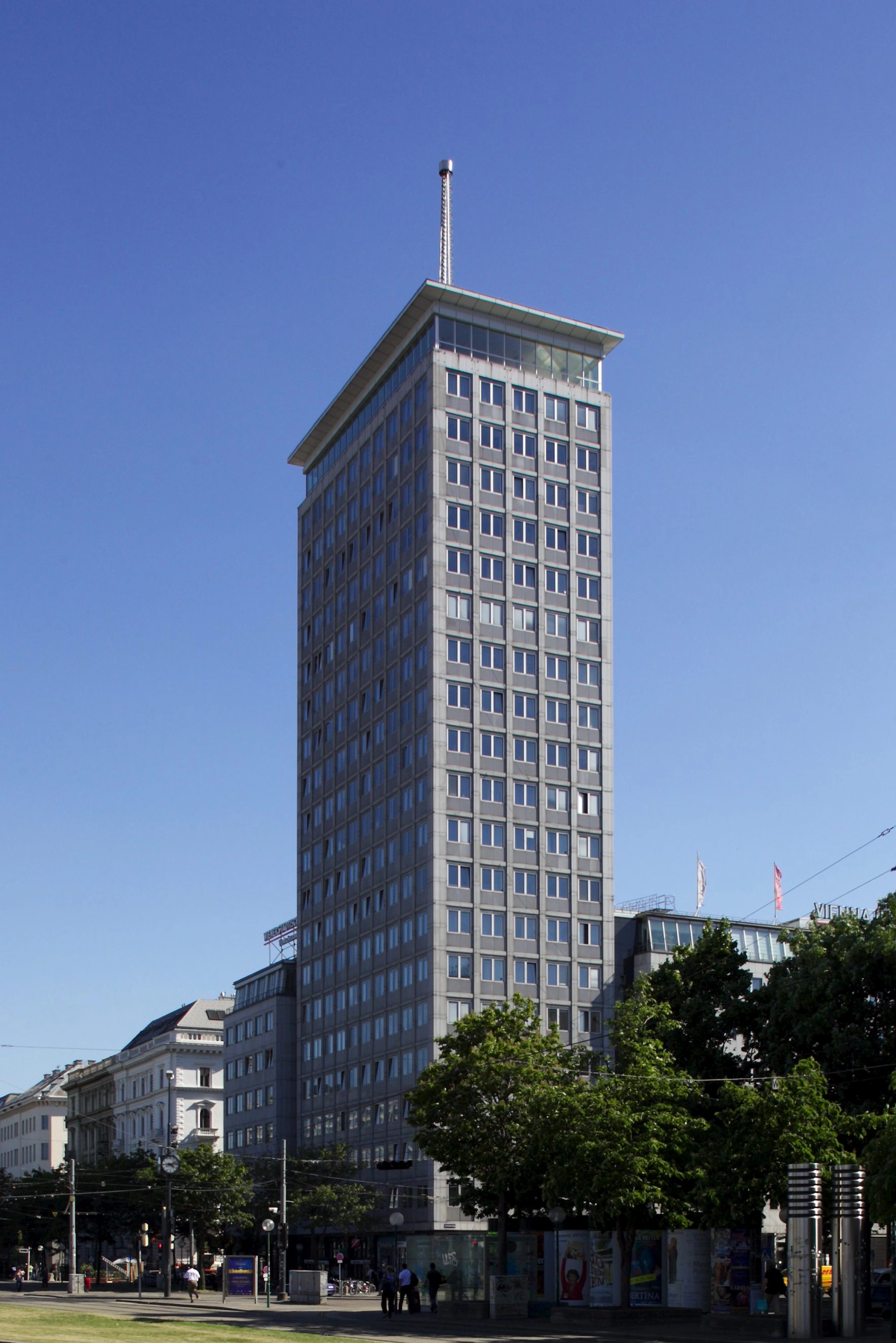 © Robert Newald Ringturm Gesamtansicht