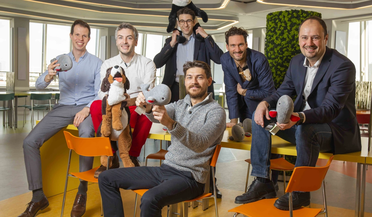 Round of good-humoured dads with plush toys