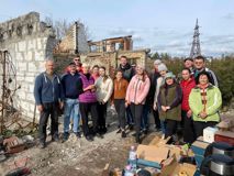 Ukrainian VIG colleagues help with reconstruction on their Social Active Day