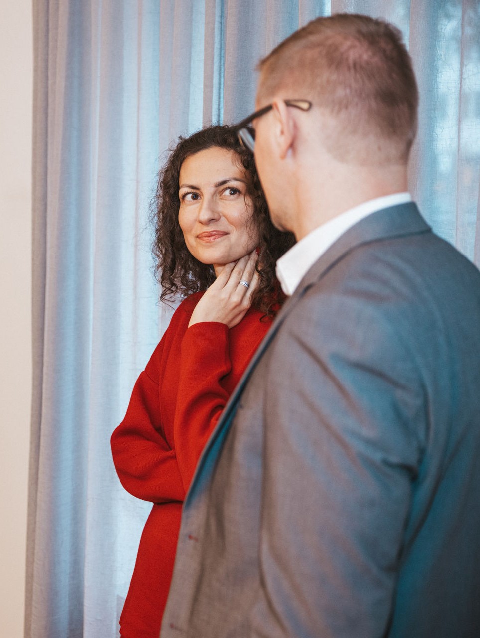 2 VIG employess are talking to each other