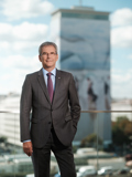 CEO Hartwig Löger standing, the Ringturm in the background