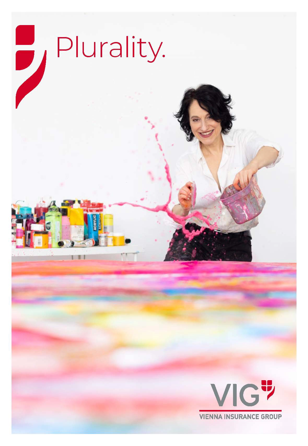 English advertising for VIG’s value of plurality: A painter splashes paint from a brush onto a work of art