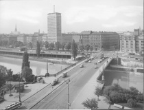 Schwarz-weißes Foto vom Ringturm, 1955