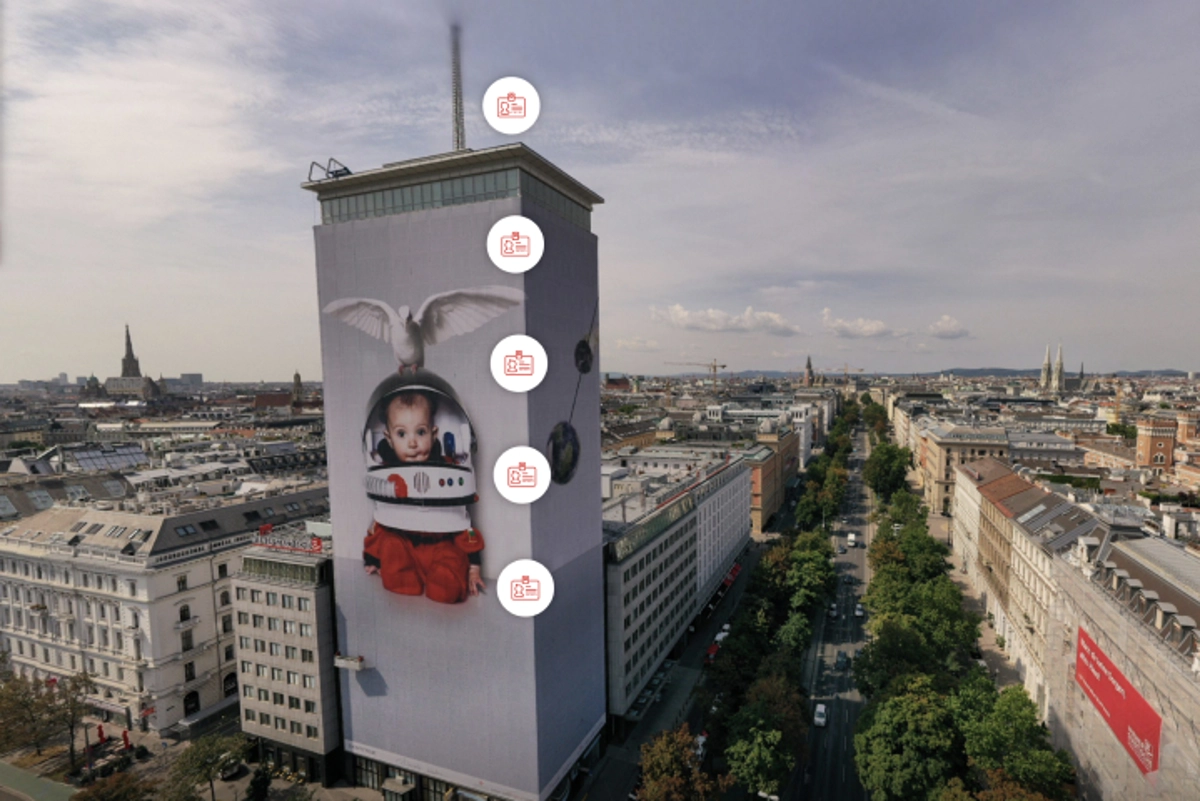Wiener Ringturm verhüllt mit Steuerelementen der virtuellen Tour