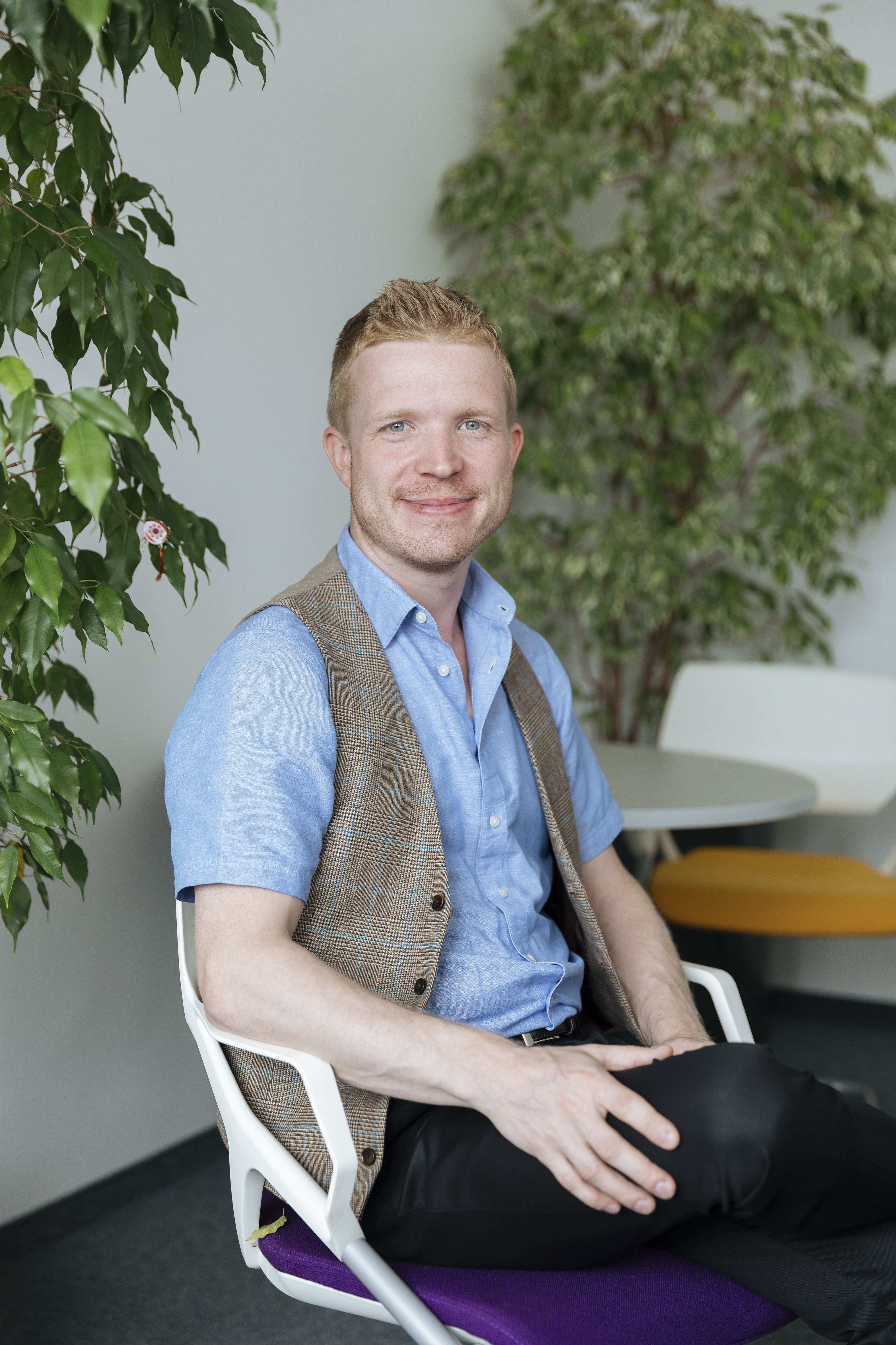 Male VIG employee in front of a white wall
