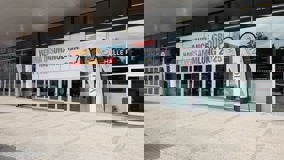 © VIG VIG AGM 2025 Entrance Wiener Stadthalle branded "Vienna Insurance Group Hauptversammlung 2025"