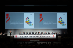 VIG HV 2026: Zwei Leinwände und das besetzte Podium