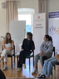 © EYFON European Youth Forum Neumarkt Jugendliche Teilnehmer:innen sitzen bei einem Workshop im Kreis