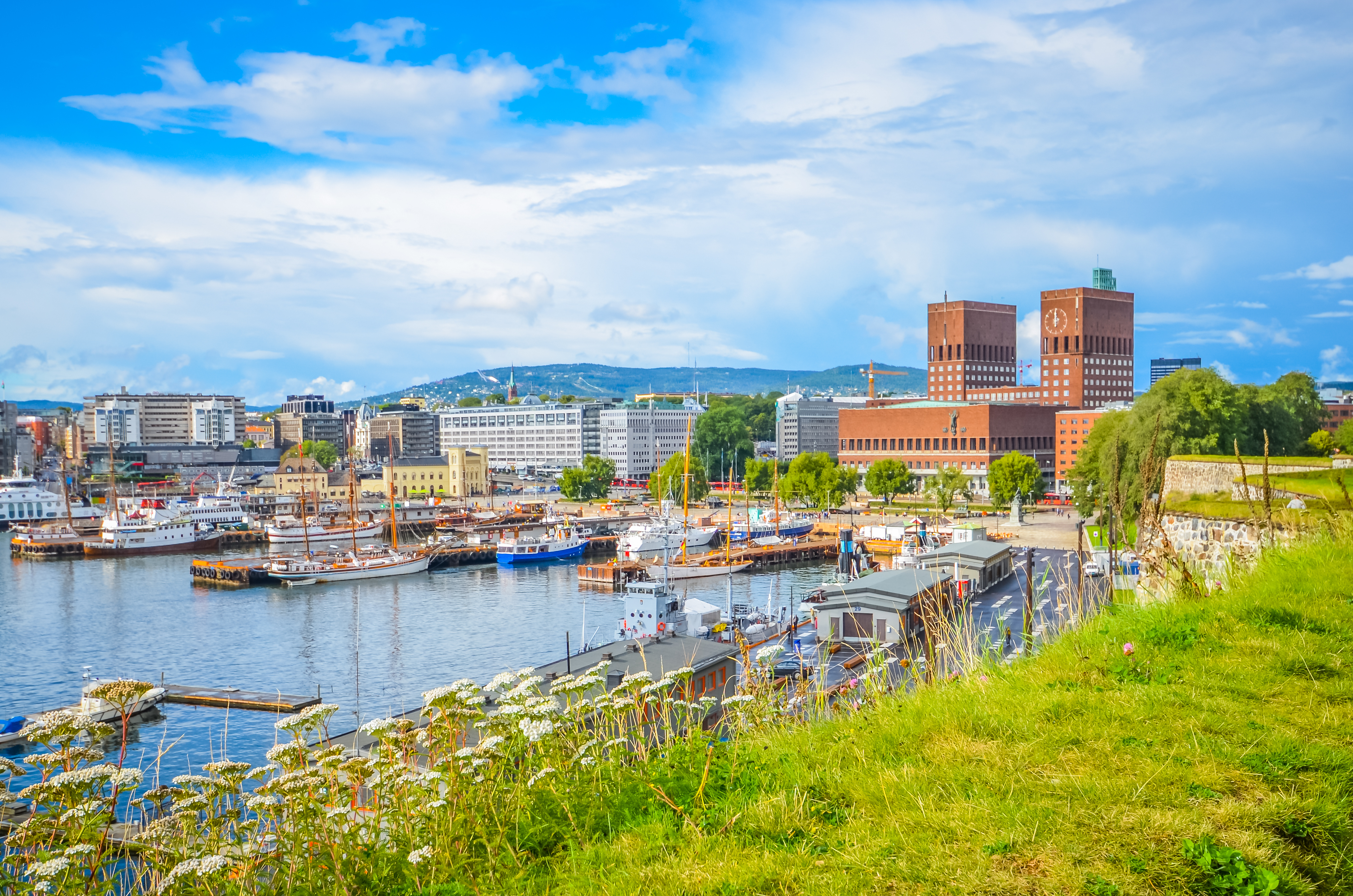 Hafen und Rathaus von Oslo, Norwegen