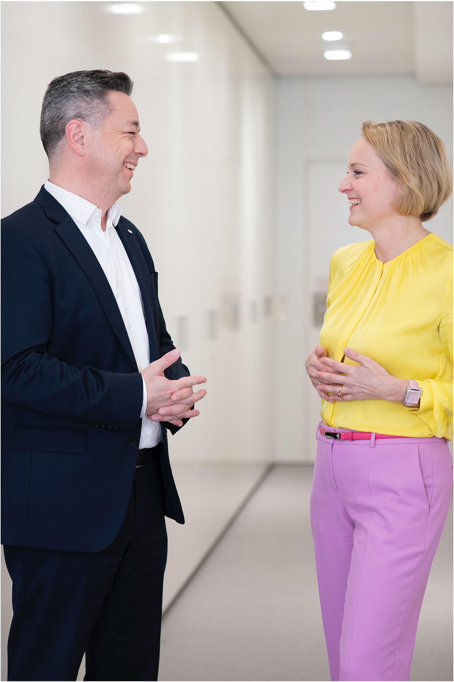 Liane Hirner (CFO) and Gabor Lehel (COO) are standing in the aisle and talking