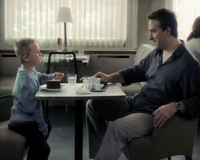 Preview image of the TV advert for the 2005 capital increase: Father and his about 5-year-old son sit opposite each other in a coffee house