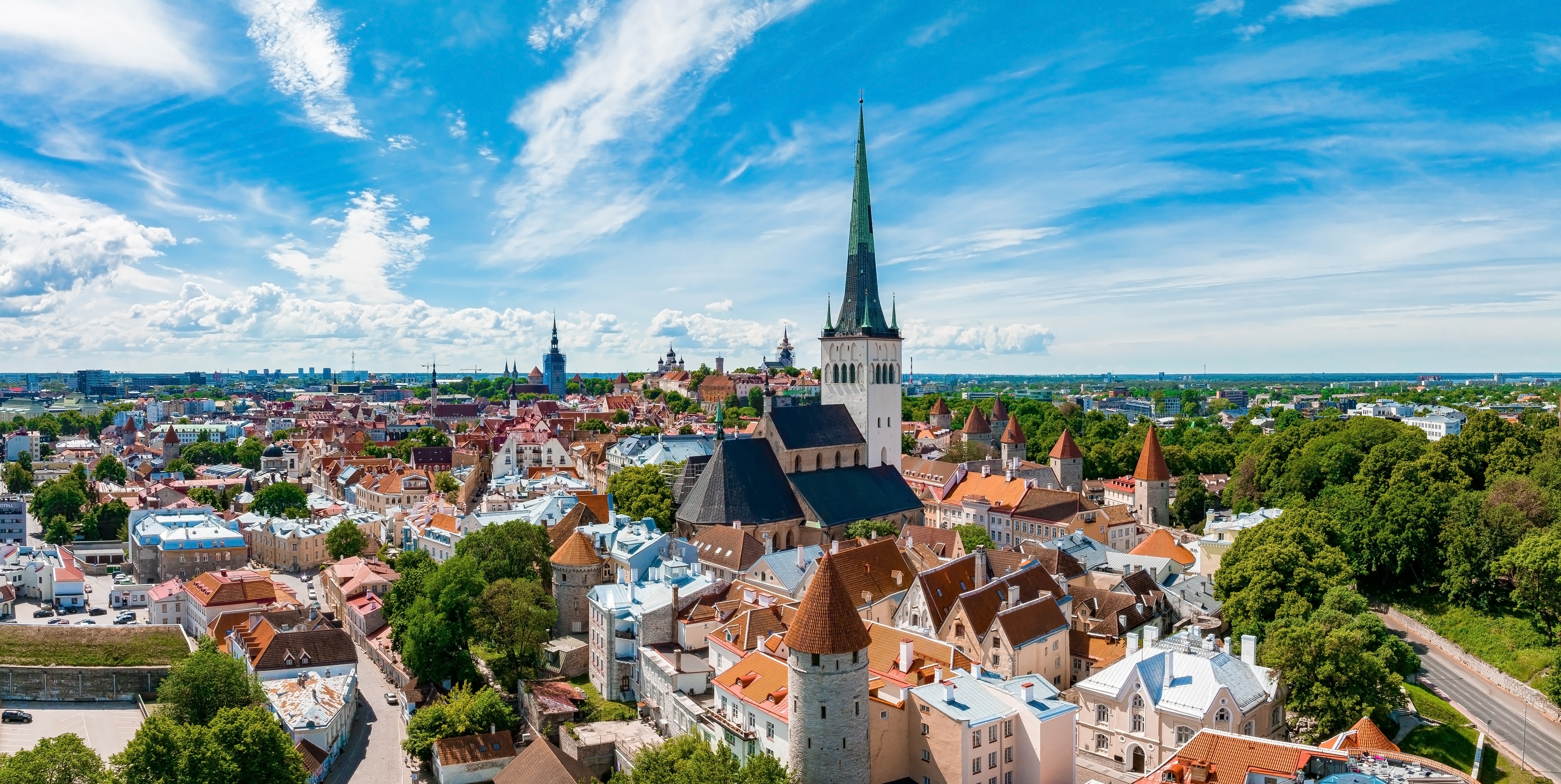 Luftaufnahme der mittelalterlichen Altstadt von Tallinn, der Hauptstadt von Estland