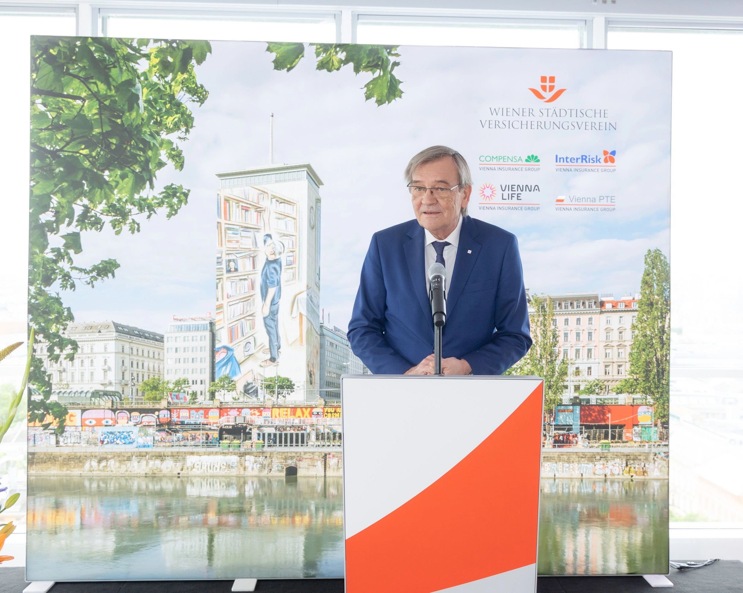 Robert Lasshofer, Chair of the Managing Board of Wiener Städtische Versicherungsverein at the Opening of Ringturm wrapping 2025