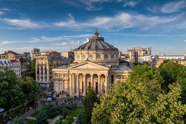 © Shutterstock, Dragos Asaftei Aerial view of Romanian Atheneum in Bucharest on Victoriei Avenue